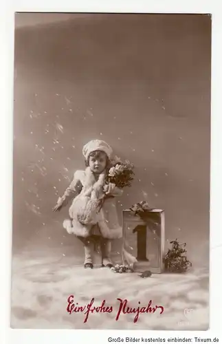 AK PK Ein frohes Neujahr Mädchen Baby im Winter mit Pelzmantel Muss Blumen