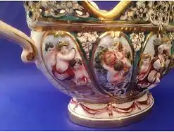 Capodimonte Jardiniere Putos um 1900 14214