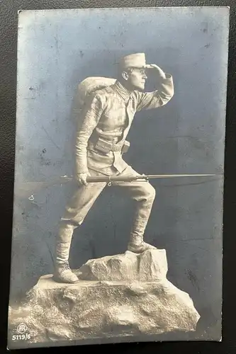 Statue Soldat Uniform Feldmütze Gewehr Rucksack Denkmal Militär Krieg 400589 TH