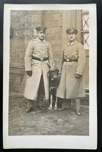 Porträt Soldaten Uniform Schirmmütze Mantel Schäferhund Militär Krieg 400574 TH
