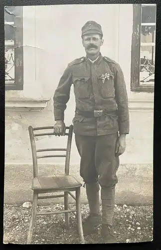 Porträt Soldat Uniform Feldkappe Bart Stuhl Blume Stiefel Militär Krieg 400614TH