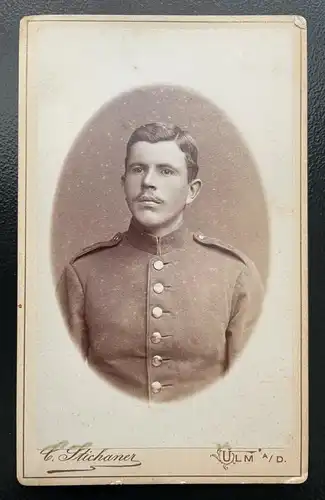 Foto Porträt Soldat Uniform Bart C.Stichaner Ulm a/D ca.10,5x6,5cm 402425 TH