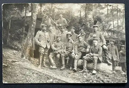 Gruppenaufnahme Soldaten Uniform Schirmmütze Bart Wald Militär Krieg 410086 TH