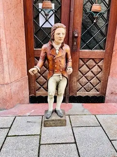 Figur Wolfgang Amadeus Mozart Signatur Winkler  H/B/T 100x38x20cm  A03