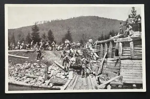 Schwierige Passage üb. Notsteg Kriegsschauplatz Soldaten Militär Krieg 400875 TH