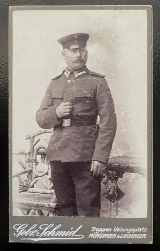 Foto Porträt Soldat Uniform Bart Schirmmütze Gebr.Schmid ca.10,2x6,2cm 402428 TH