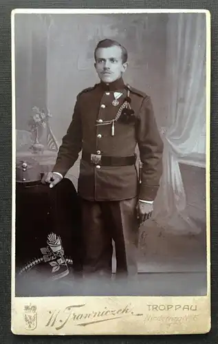 Foto Porträt Soldat Uniform Orden W. Trawnicek Troppau ca.6,4x10,4cm 400912 TH