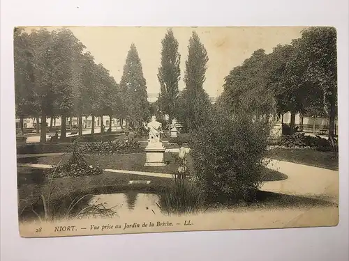 Niort - Vue prise au Jardin de la Breche. 651