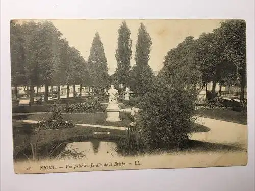 Niort - Vue prise au Jardin de la Breche. 651