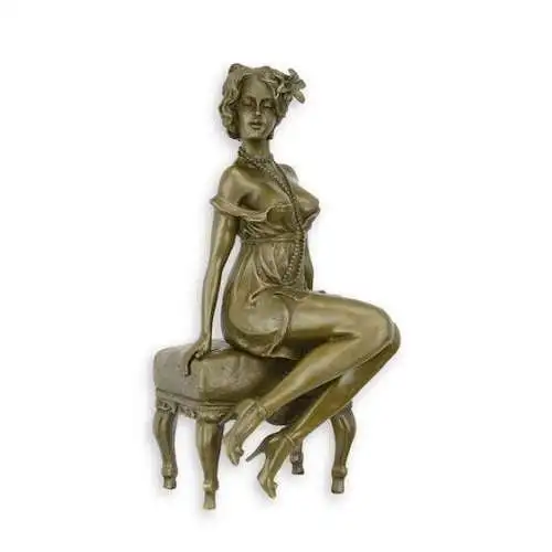 Bronze Skulptur Frau Halbnackt auf Hocker H 24,5 L 12,4 NLBE-76