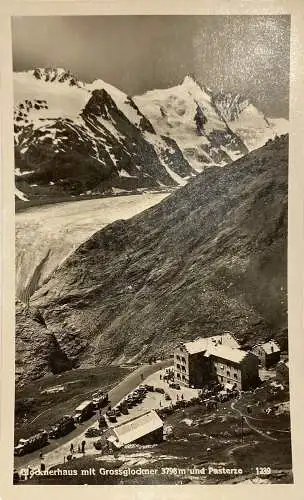 Glöcknerhaus 70028mit Großglockner und Pisterze 70028