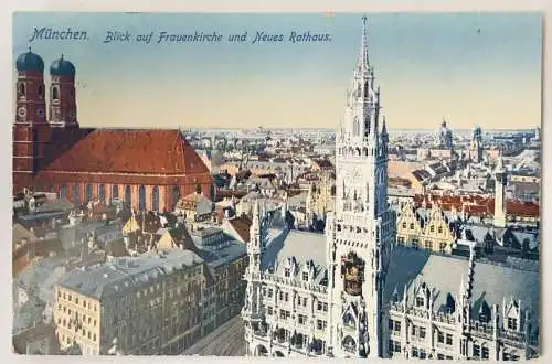 München Blick auf Frauenkirche und Neues Rathaus  82021