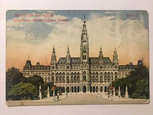 Rathaus mit den Statuen historischer Persönlichkeiten Wien30087 RU