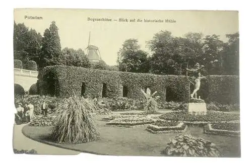 Deutschland Potsdam Bogenschütze Blick auf die historische Mühle 20005