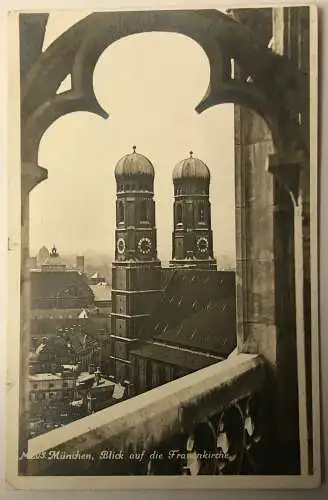 München Blick auf Frauenkirche   82017