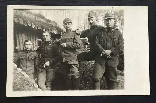 Gruppenaufnahme Soldaten Uniform Zigaretten Militär Krieg 400914 TH