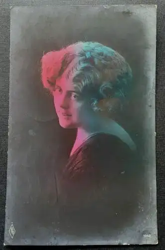 Porträt Frau Kleid Tracht geflochtene Haare Zopf 400380 TH F