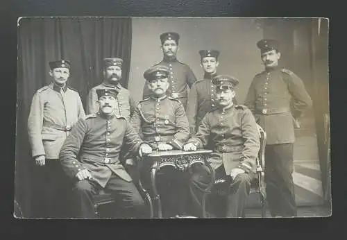 Gruppenaufnahme Soldaten Uniform Schirmmütze Orden Militär Krieg 402444 