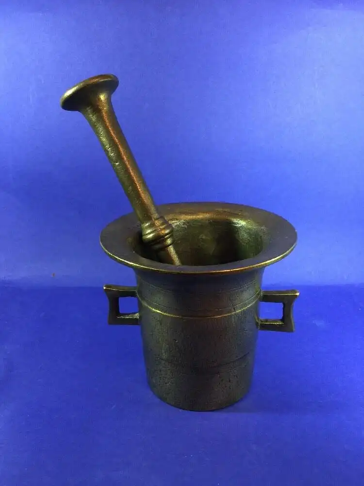 Mörser mit Pistill 13 cm hoch 18 Pistill 24.5 cm Jhdt. ????? 0