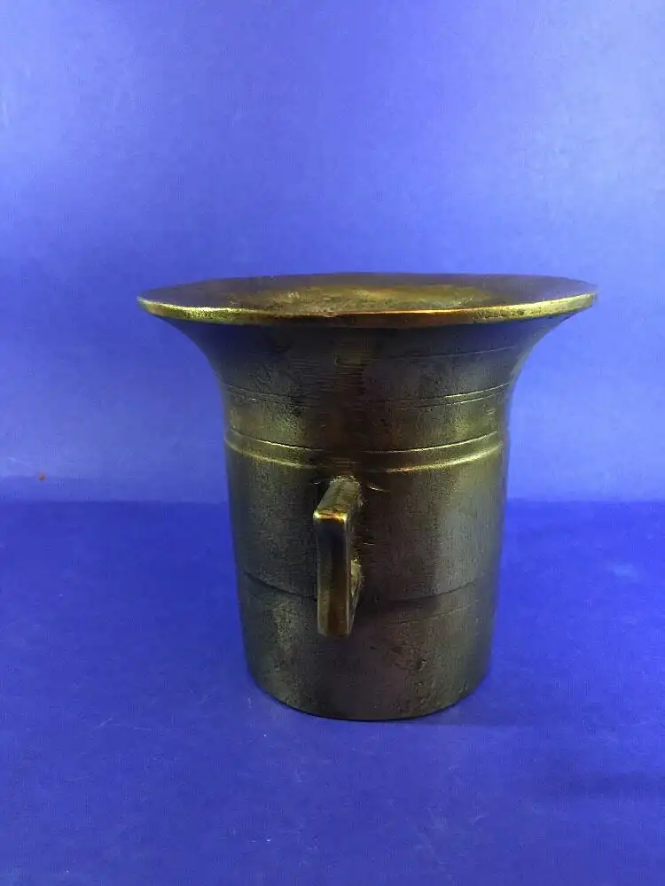 Mörser mit Pistill 13 cm hoch 18 Pistill 24.5 cm Jhdt. ????? 2