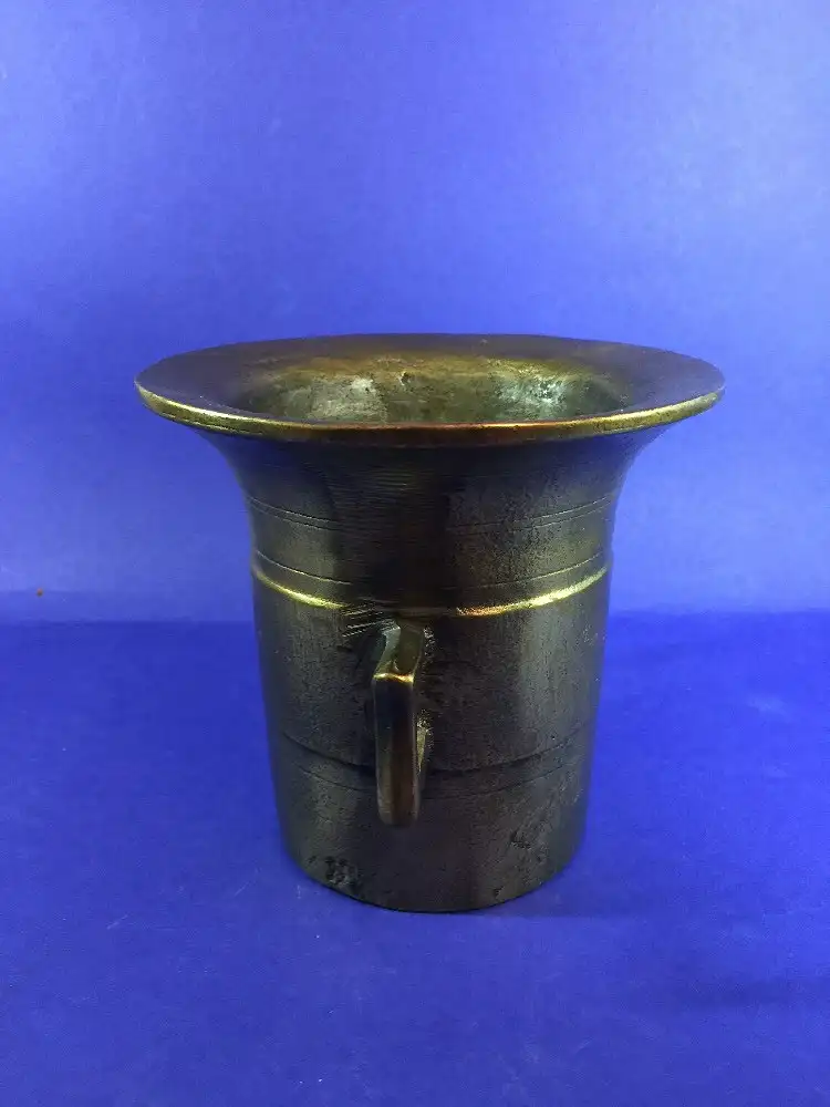 Mörser mit Pistill 13 cm hoch 18 Pistill 24.5 cm Jhdt. ????? 4