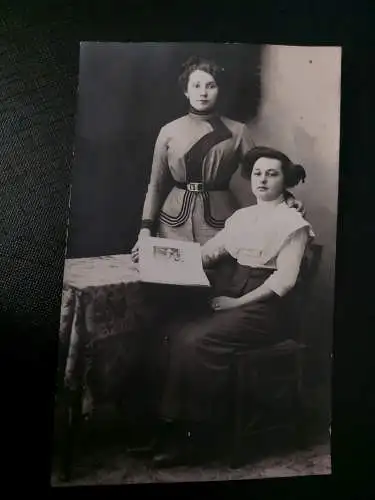 Zwei Frauen 19. Jahrhundert Kleidung Tisch Tischdecke 402611 WM F