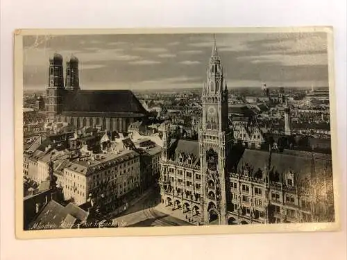 München. Rathaus mit Frauenkirche. 20328