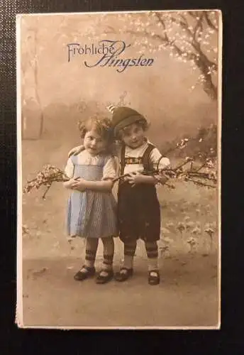 Fröhliche Pfingsten Kleines Mädchen Kleiner Bub Mit Zweige Gr