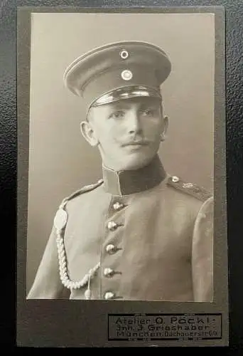 Foto Porträt Soldat Uniform Bart Schirmmütze Pöckl München ca10,4x6,4cm 402419TH