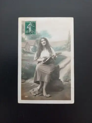 Frau Mit Mandoline 30014 Gr