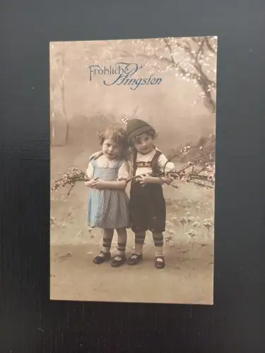 Fröhlichevpfingsten Mädchen Mit Buben Gr