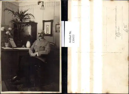 Foto Ak WW1 Soldat Uniform Offizier a. Schreibtisch