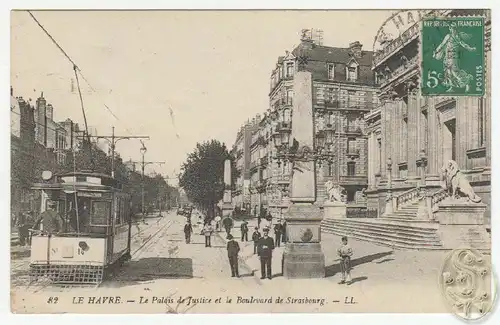 Le Havre. Le Palais de Justice et la Boulevard de Strasbourg.