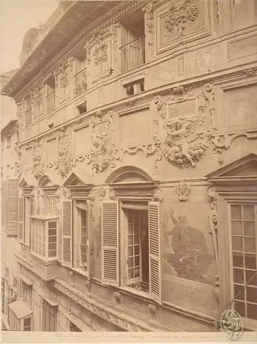 Dettaali Della Facciata del Palazzo Imperiale in Piazza Campetto.