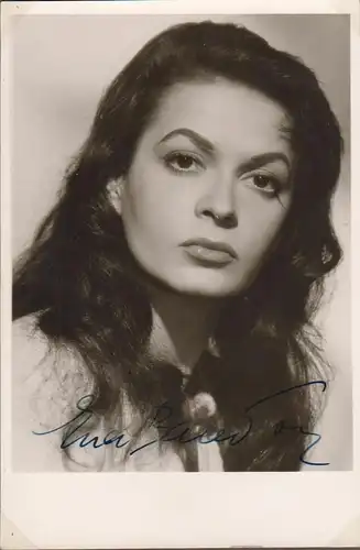 Eva Bartok.