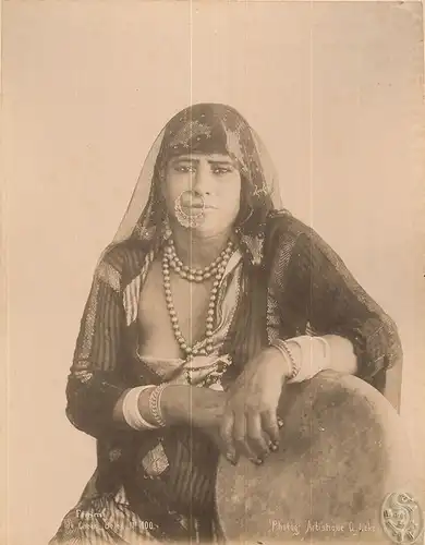 Ägypterin. Femme de Cheik Beled. No. 100. LEKEGIAN, G(abriel).