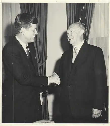 J. F. Kennedy und Konrad Adenauer.