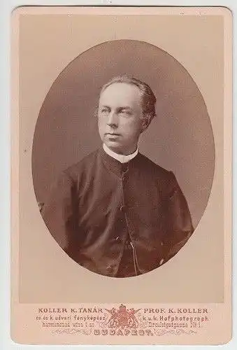 [Portraits eines Mannes in Priestergewand].