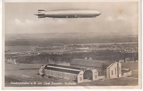 Friedrichshafen a. B. mit "Graf Zeppelin" (Luftbild).