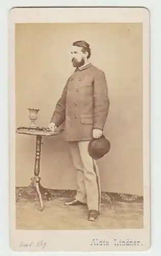 [Portrait eines Mannes mit Hut]. 1869
