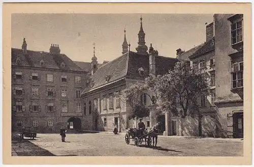 Wien, Heiligenkreuzer-Hof. Vienna, The Cloister... 1900