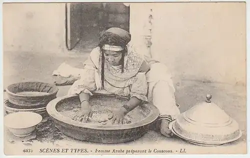 Scènes et Types. Femme Arabe préparant le... 1900