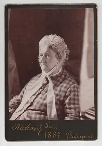 [Portrait einer alten Frau mit Haube]. 1887