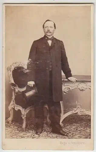 [Standportrait eines Herren]. 1873