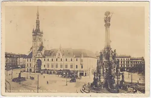 Olomouc. Radníce a socha sv. Trojice. 1900