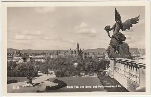 Blick von der Burg auf Parlament und Rathaus. 1900