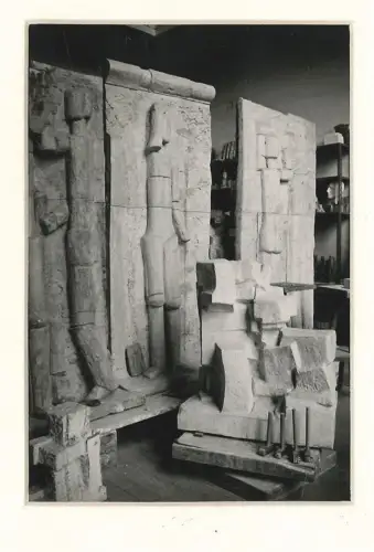 Original-Potographie aus dem Atelier des Künstlers, verso mit eigenhändiger Widm