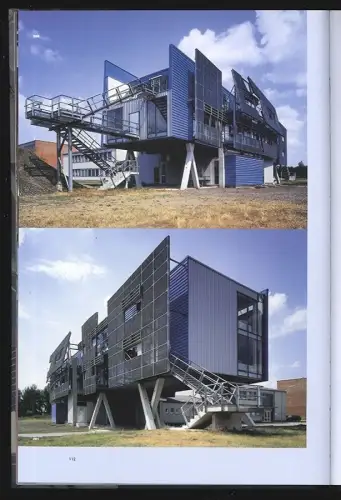 Covering + Exposing. The Architecture of COOP Himmelb(l)au. WERNER, Frank.