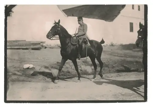 [Kaiser Franz Joseph zu Pferd].