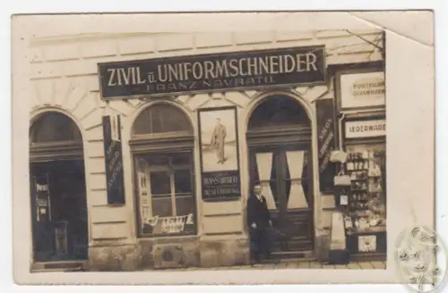 [Geschäftsportal des Zivil u. Uniformschneiders Franz Navratil].